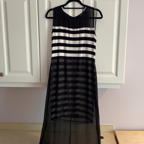 Vince Camuto Maxi Dress - Picture 5 of 7